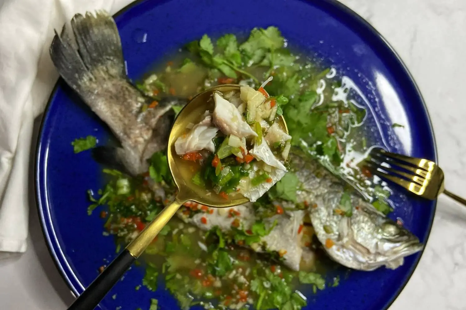 Thai Steamed Fish (Pla Kapong Neung Manao – ปลากะพงนึ่งมะนาว)