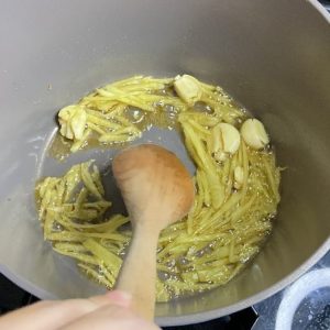 saute ginger and garlic