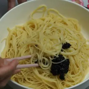 mix the pasta