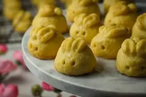 Melt-in-your-mouth Bunny Shaped Pineapple Tarts 玉兔凤梨酥 (Rabbit Shaped Kue Nastar)