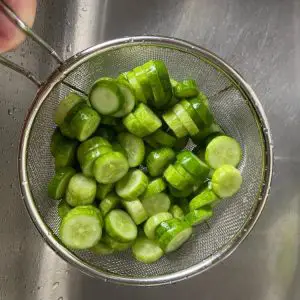 wash cucumber