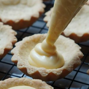 pipe cream into the pastry crust