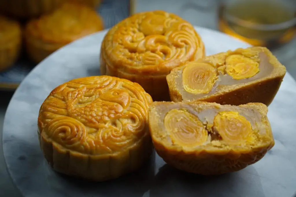 The traditional classic Cantonese Mooncake is one of the most commonly known mooncake, characterised by its glossy golden crust, and imprinted with beautiful delicate patterns. In this recipe, I used white lotus seed paste with double yolk, giving it an aromatic contrasting flavour of sweet and savoury in one pastry. 