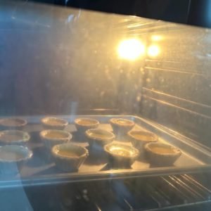bake the egg tart 蛋挞